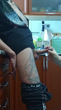 Stiefmutter spuckt das ganze sperma nach dem blowjob aus
