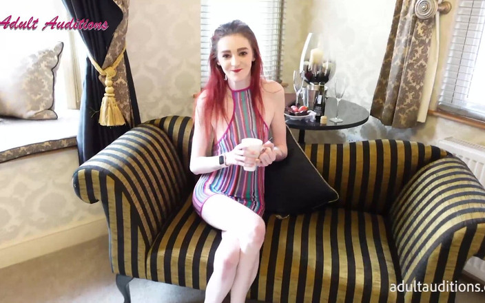 Adult Auditions: Nettes goth walisisches mädchen probiert aus