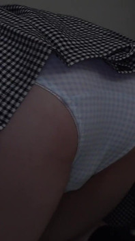Aoi-chan có một bộ trang phục tôn sùng mông dải khiêu dâm được bao phủ bởi mông