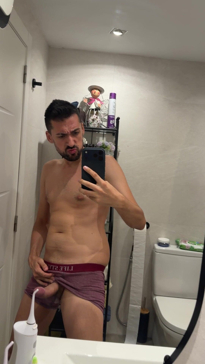 Liam Harding: Hot Stepdaddy Jerks off and Nuts in Bathroom