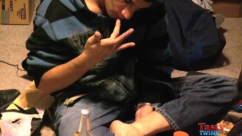 Tasty Twink: Jiffy-toes