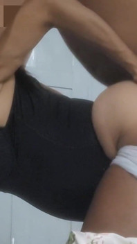 Enfie tudo na minha bunda até você e não tire seu pau.