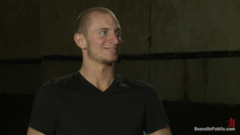 Bound in public: ¡Muéstrame el dinero en efectivo!