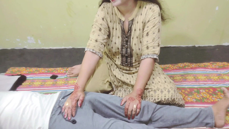 Pakistani CoupleX: Memek sempit tante seksi india dientot habis-habisan sama kontol besar