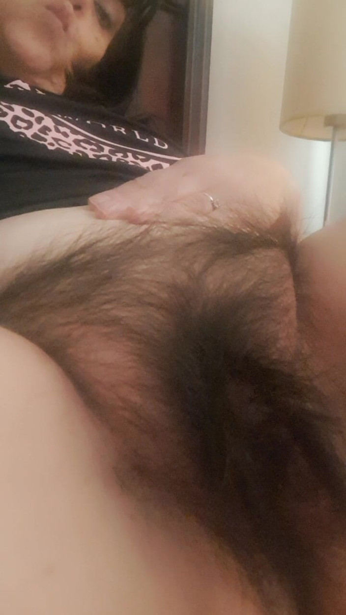 Mommy big hairy pussy: MILF behaarte muschi