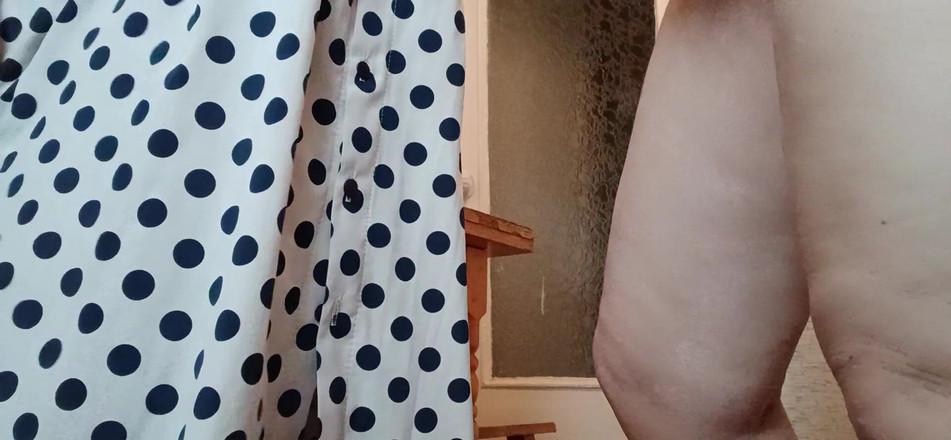 Lesbian-illusion: Ma belle-mère me baise sur la table de la cuisine