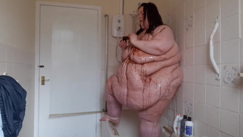 SSBBWLadyBrads: Tubuh ssbbw berlumuran saus cokelat di kamar mandi
