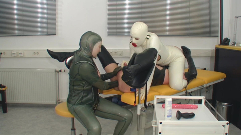 Rubber & Clinic Studio - 1ATOYS: Kinky rubber assfisting