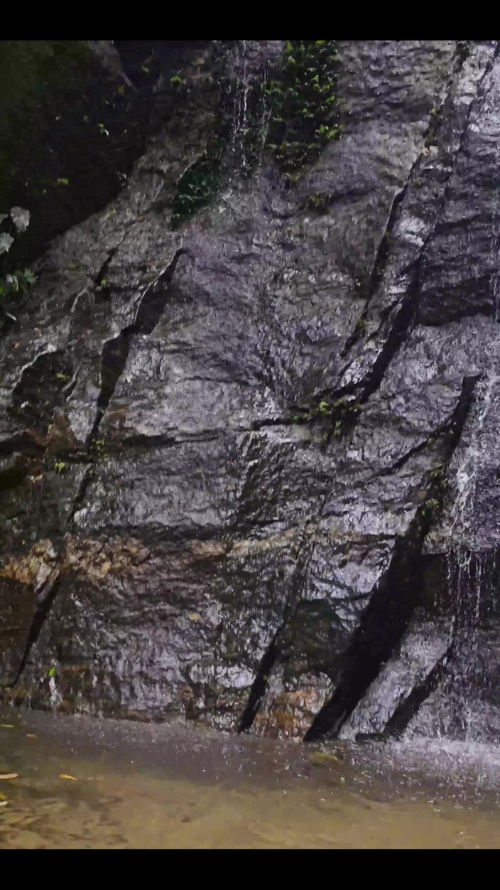 Dave Wikkinson: Photo Session in the Waterfall