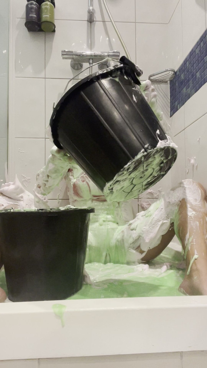 CALLIE ROKS: 粉色馅饼到脸上，枪击桶在我的头上