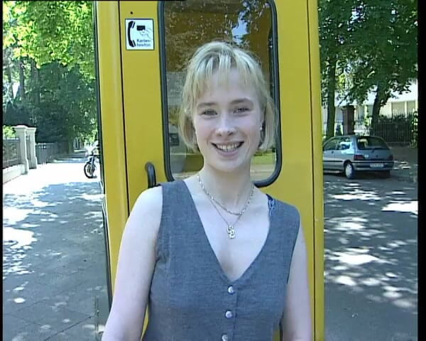 YOUR FIRST PORN: Jessy fingert bis zum happy end - Jessy vingert totdat ze...