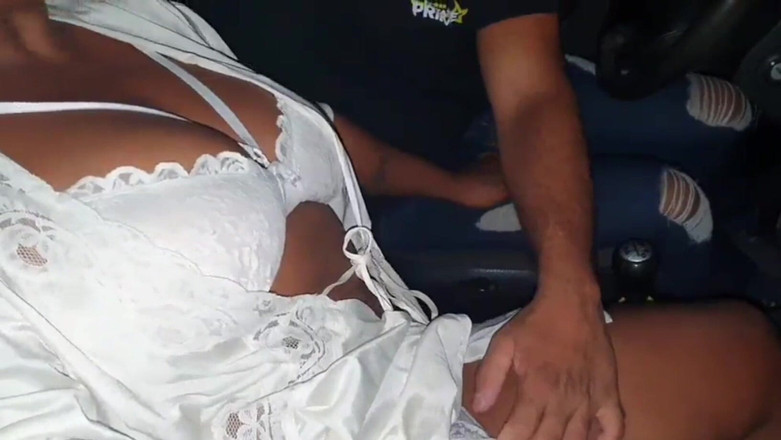 Nana diaba: Fährt mit einem fan mit dem auto aus