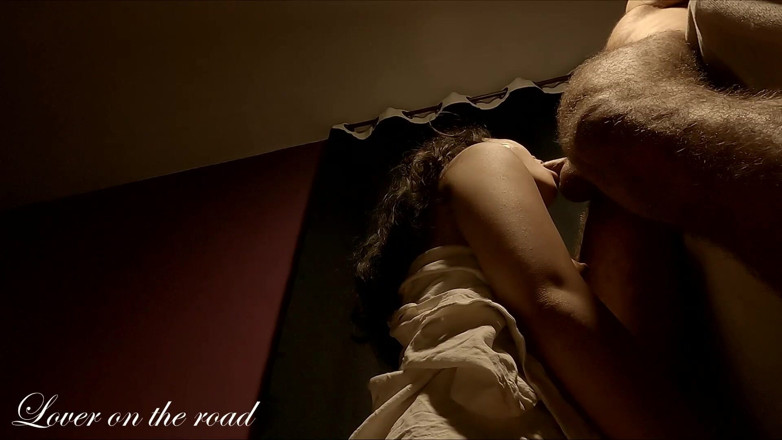 Lover On The Road: Un amant sur la route insémine une belle Asiatique minuscule...
