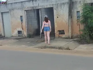 Girl Tight to Pee Enters Abandoned Building and Fucks a Man with a Big Dick
