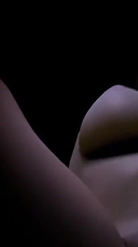 Chica tiene sexo en la oscuridad | 3D porno