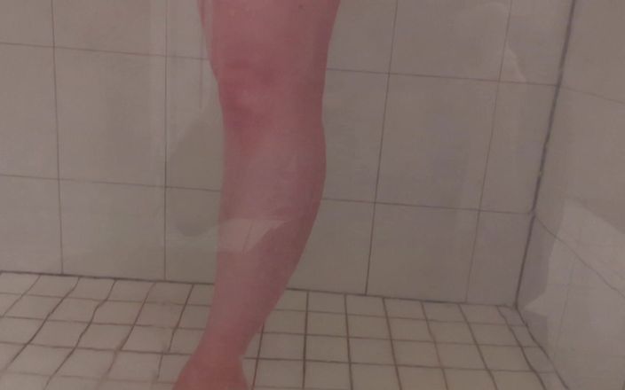 Always Fun No Pants: Opgesloten cuck mag kijken naar hete vrouw douchen!