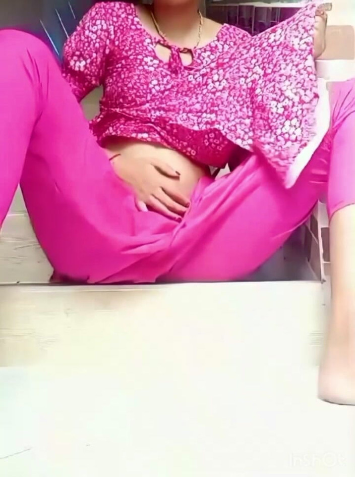 Sluty Piya: Hintli kız erkek arkadaşı için çıplak fotoğraf