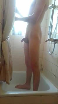 See my Sexy body under the shower
