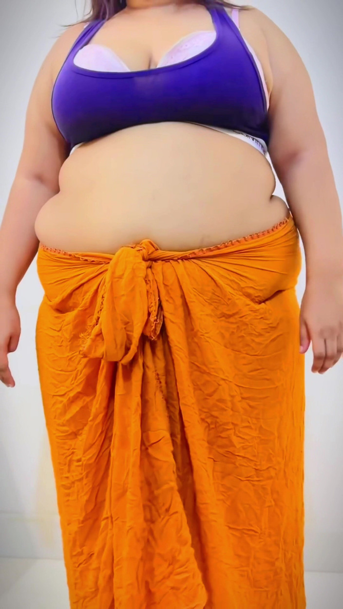 Your Boy's Cum: Mallu, une bhabhi indienne tamoule à gros cul essaye de séduire...