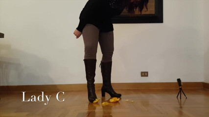 Lady Claudia: Crushing oranges