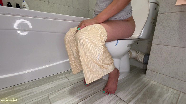 GassyKat: The Daily Toilet S2 Episode 3