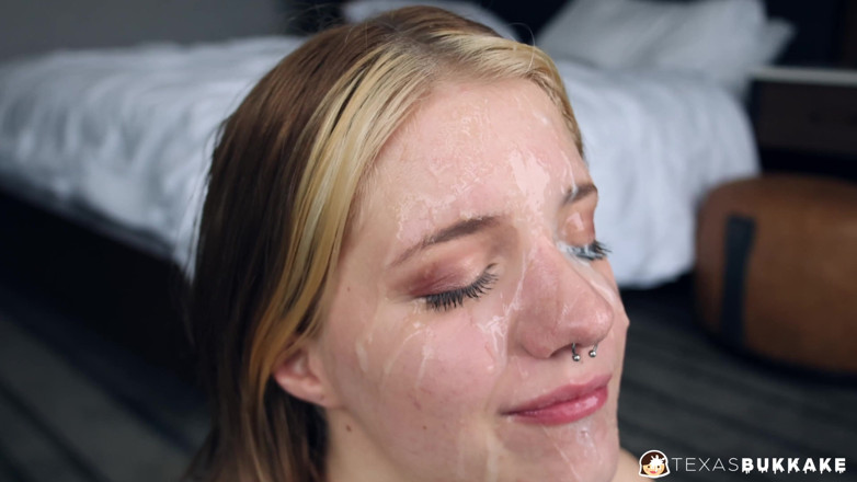 Bukkake & Gangbangs from Texas!: Bukkake pertama si jalang blonde