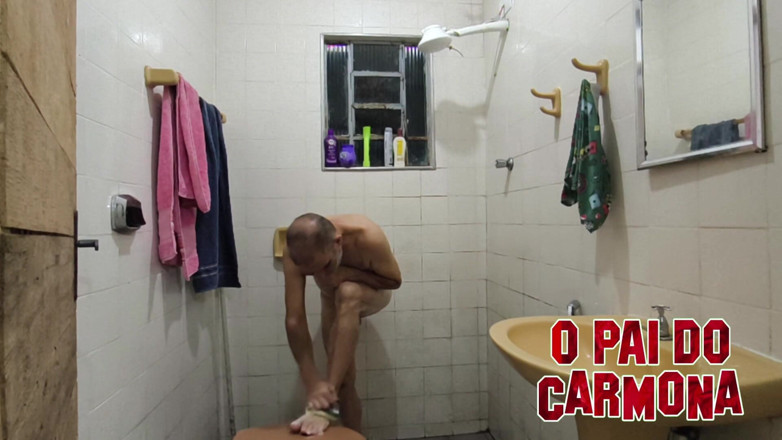 Carmona's father: A fare quel bagno, chi viene?