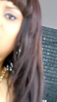 La sexy teen magra Sasha Jones sorprende il fratellastro a masturbarsi e lo scopa