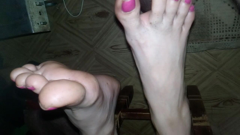 Obsessed_by_Feet: Part_1 vecină drăguță îmi cunoște fetișul cu picioarele și mi-a oferit o...