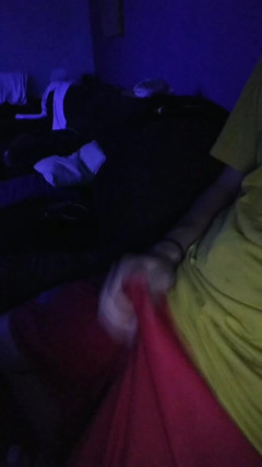 AlexAlejandro13: Dotýkám se mě v obývacím pokoji