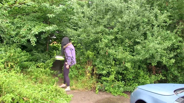 German amateur - 100% German hardcore videos: Açık havada işeyen genç kızı aldı