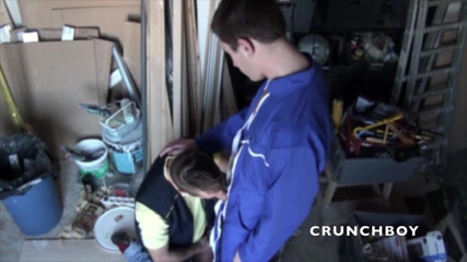 Crunch Boy: Straight worker sucked by his postman
