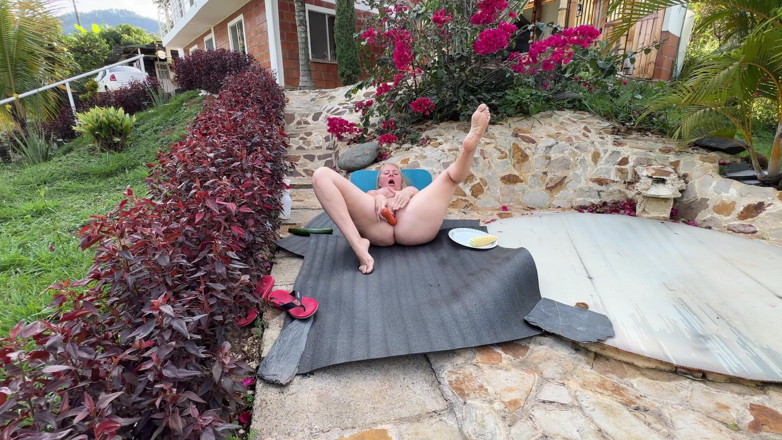 Blondelatinmom: Outdoors Vegiesanal Masturbation