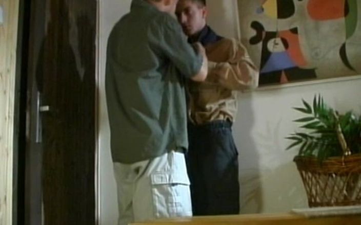 Gay 90's Vintage Porn: Гарячий чоловічий сеанс поцілунків No6