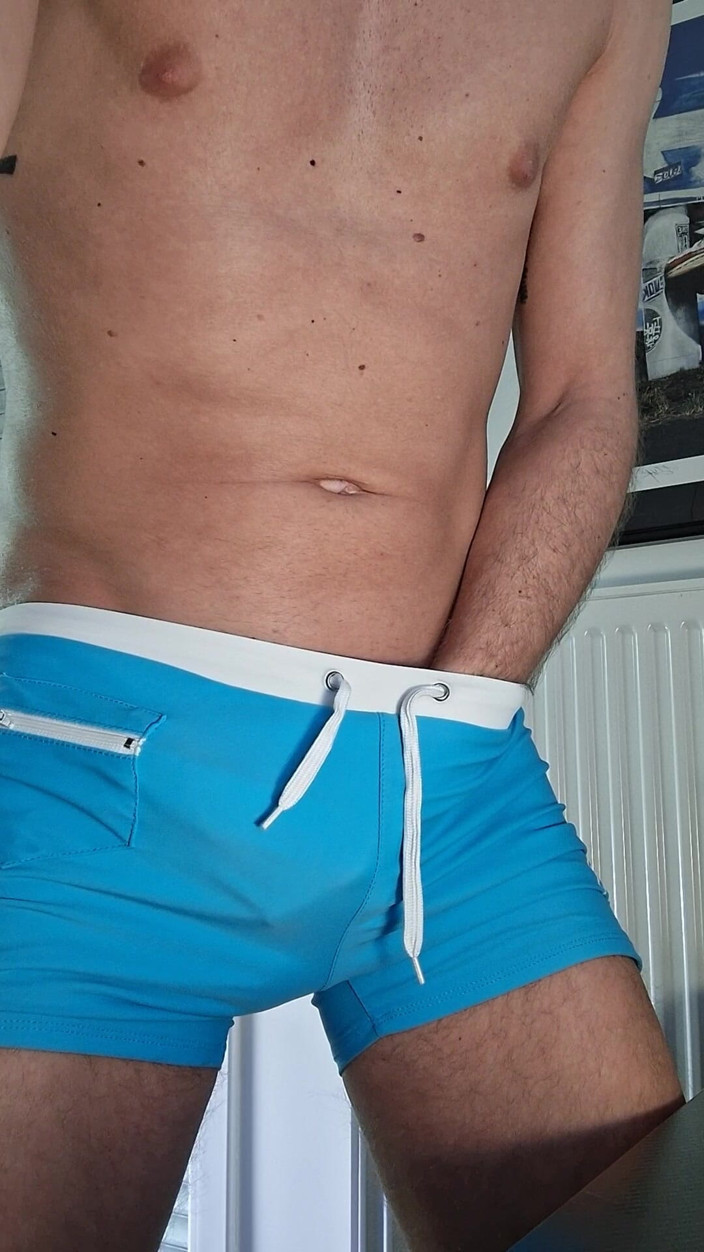 Xfroska: Me masturbo en traje de baño