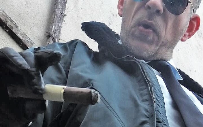 GERMANE_XL: Шкіряний бик 17