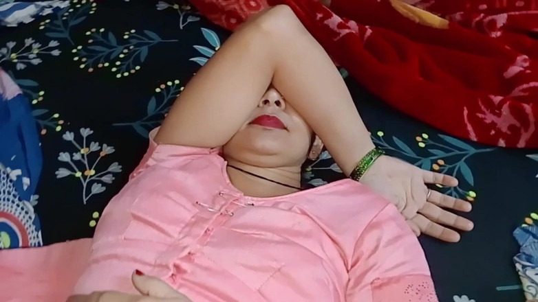 Village studio: Růžová kundička lízání a sání nově vdané dívky