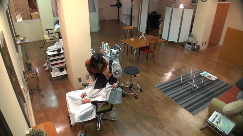 CherryBONBON: Ten salon, kde se naše oči znovu a znovu setkávají...