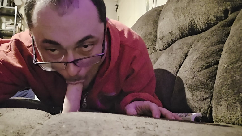 Little Donovan: Ich blase meinen dildo