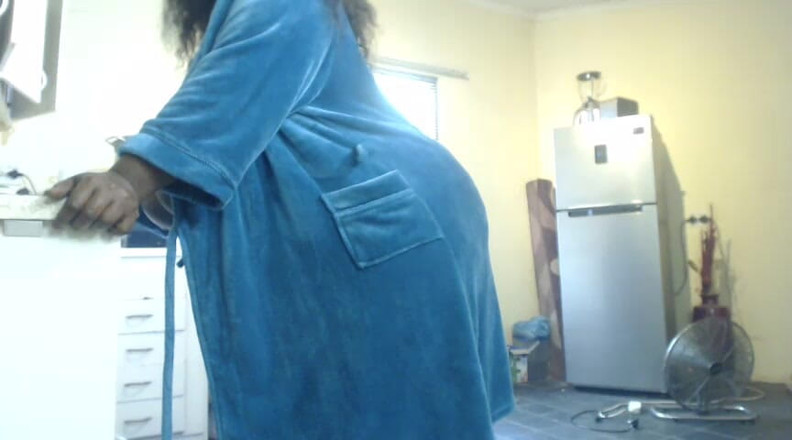 Legendary Booty Overdose: पड़ोसी हमेशा मुझे मारने की कोशिश करता है