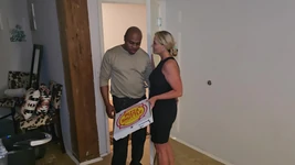 Grande cazzo nero pizza consegna per moglie calda