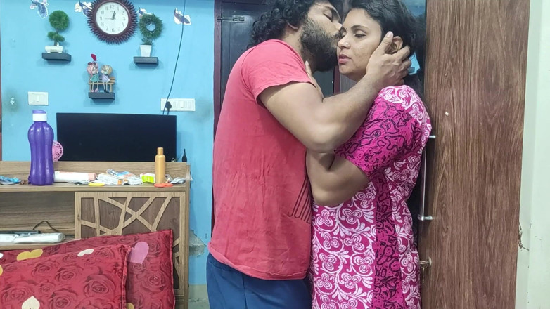 Vaigavarun45: Malayali Desi man en vrouw hete romantische slaapkamerseks in nachtjama