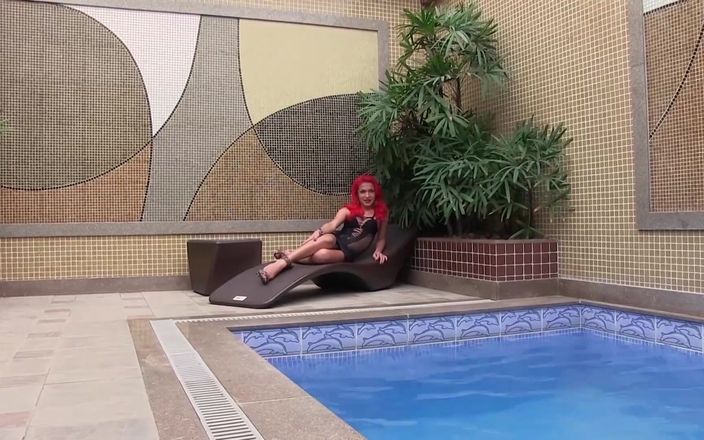 Transsexuell: Transsexual gostosa com peitos enormes recebe foda anal