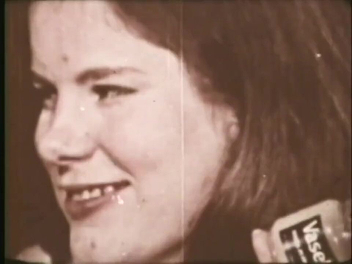 Vintage megastore: Vrouw gek geneukt door haar eerste grote zwarte pik