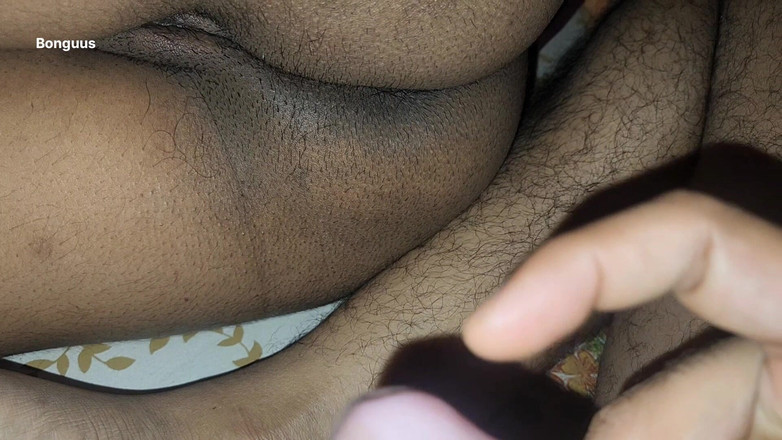 Riya Bonguus: Macecha mi honí každou noc, když její manžel není doma