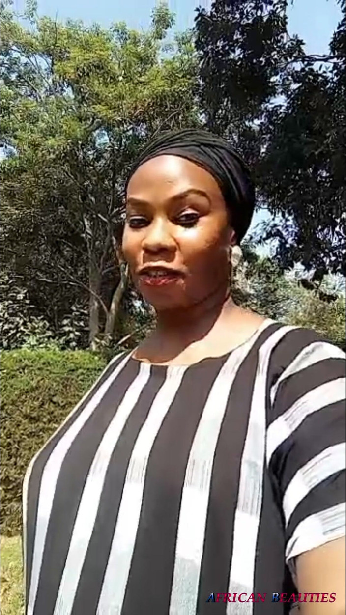 African Beauties: MILF Nikkie Über Afrikanisches Leben