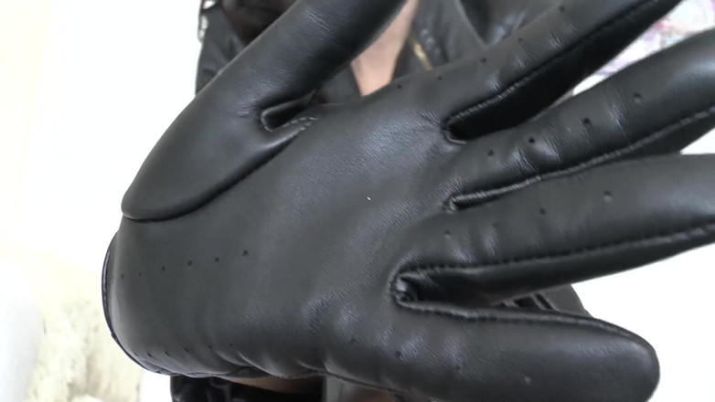 Lady Victoria Valente: Oler guantes de cuero y correrse en pantalones, joi, en...
