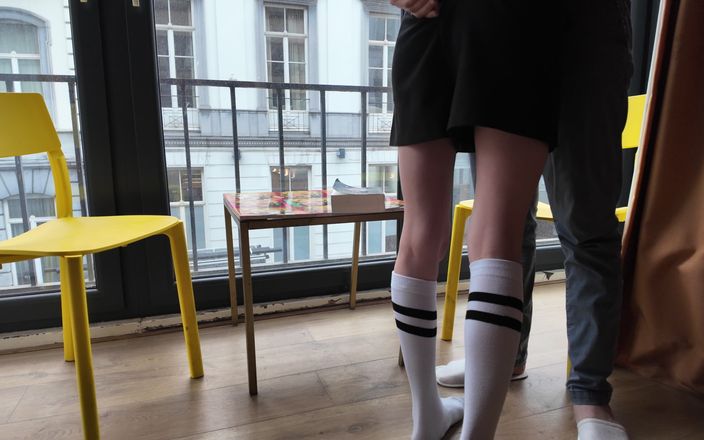 Ohseehere: Nieśmiali i niezręczni studenci próbują uprawiać seks
