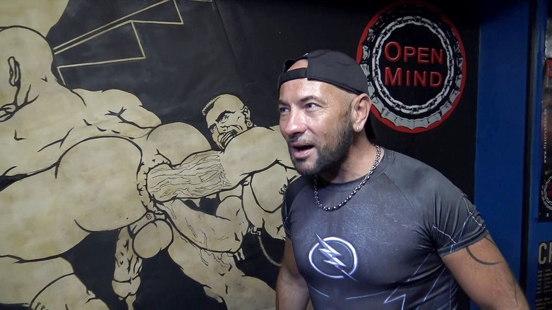 Gaybareback: Tati curvă futută fără prezervativ în Barcelona