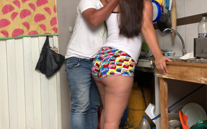 Gordo fuck: Follada en la cocina a cambio de lavar los platos